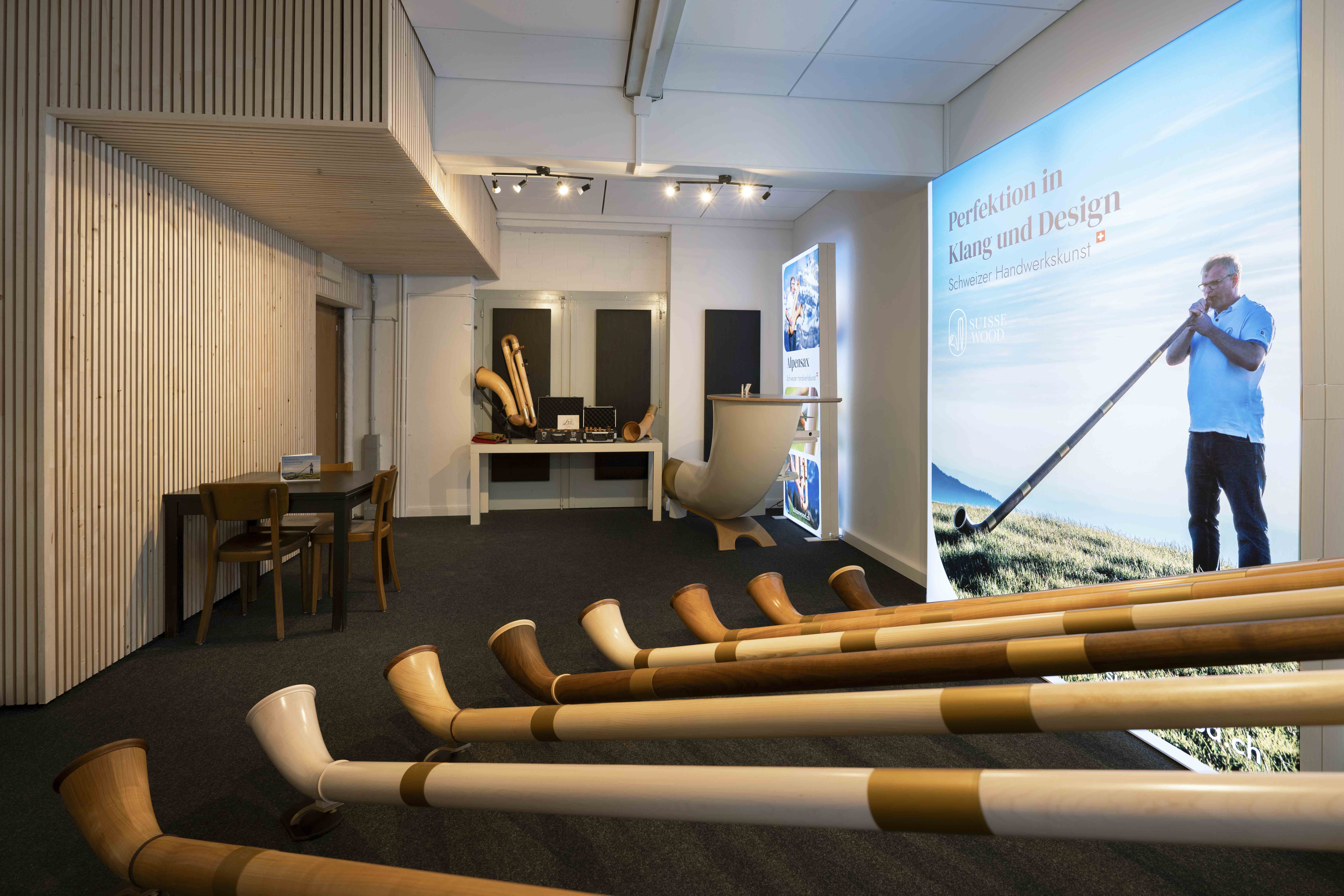 Showroom stg-alphornsuissewoodcom-suissewoodst.kinsta.cloud